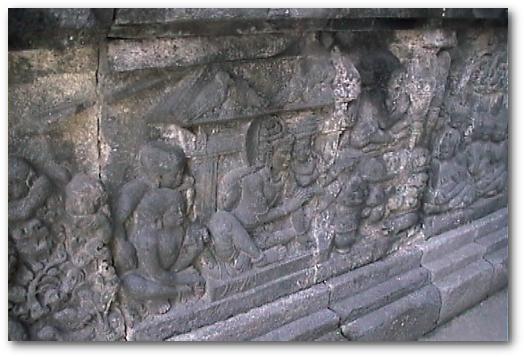 プランバナン寺院のラーマーヤナ レリーフ(7)「引退を考えるダサラタ王」(ユネスコ世界遺産)：ジャワの寺院：インドネシア