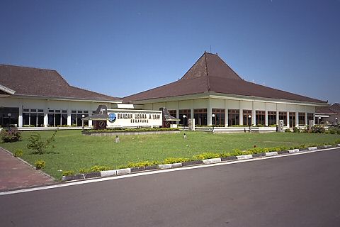アーマド・ヤニ空港