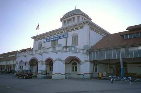タワン駅